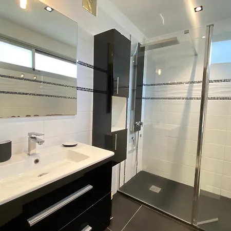 Διαμέρισμα 06bm Modern For 4 - Terrace - Swimming Pool - Parking *