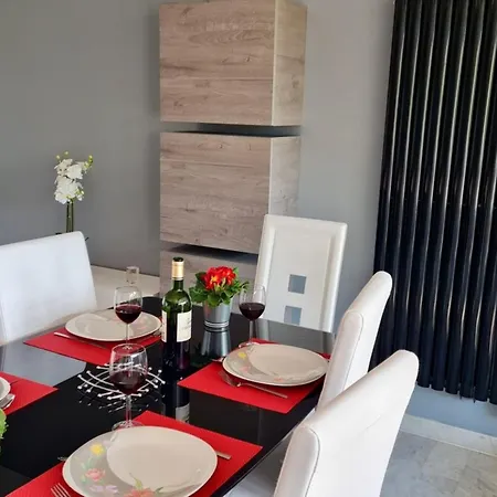 Διαμέρισμα 06bm Modern For 4 - Terrace - Swimming Pool - Parking