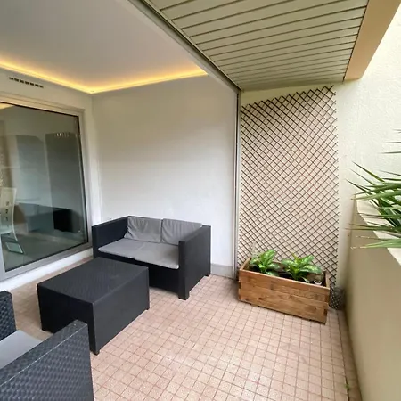 06bm Modern For 4 - Terrace - Swimming Pool - Parking Διαμέρισμα